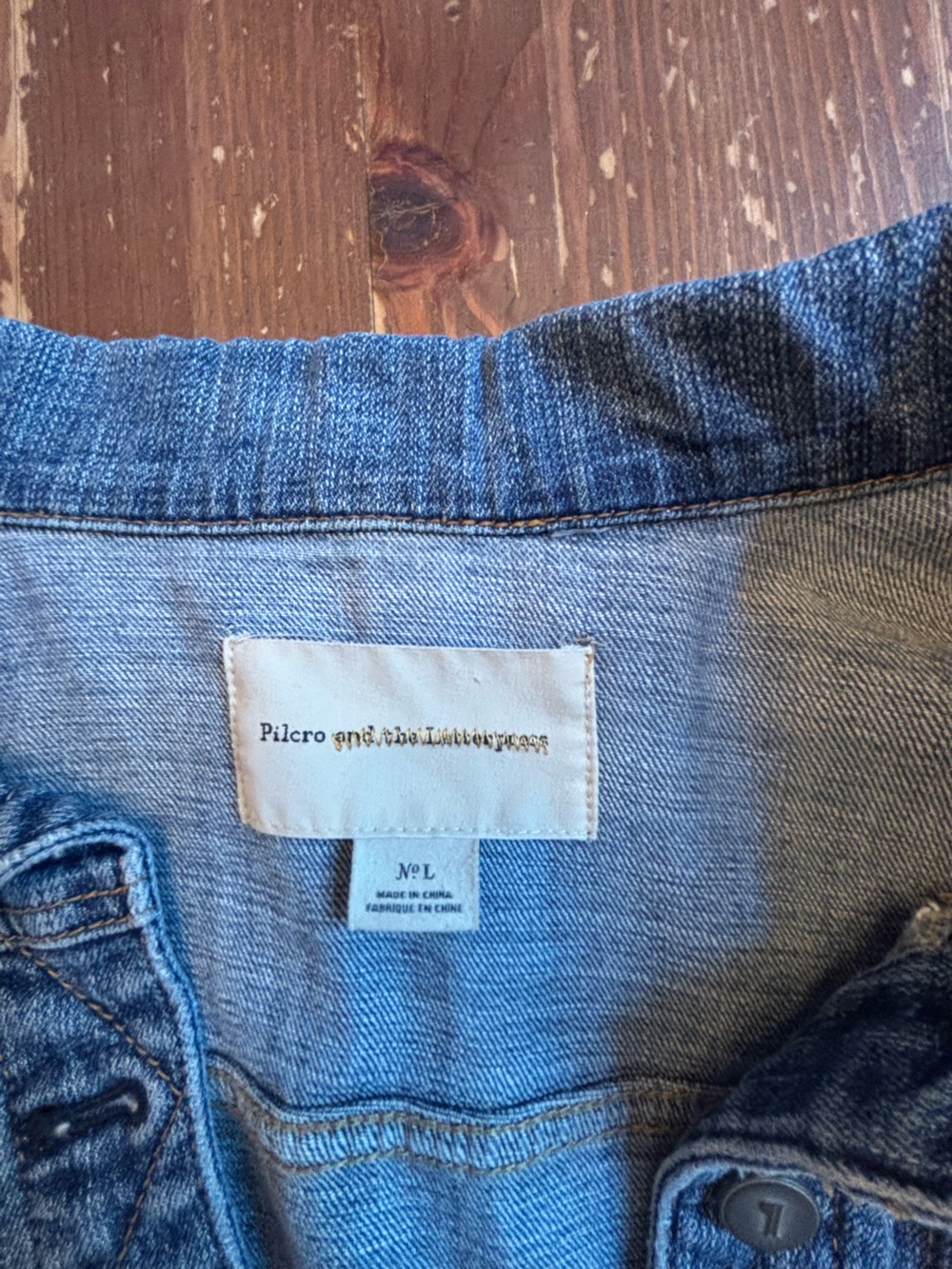 Pilcro Letterpress distressed denim jacket. Large - Picture 3 of 9